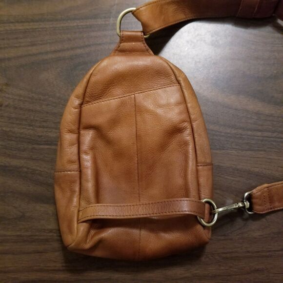 Hobo Fern Sling Bag Brown Pebbled Leather Shoulder Strap Small Zip  8x6.5x2.5 - Picture 3 of 5